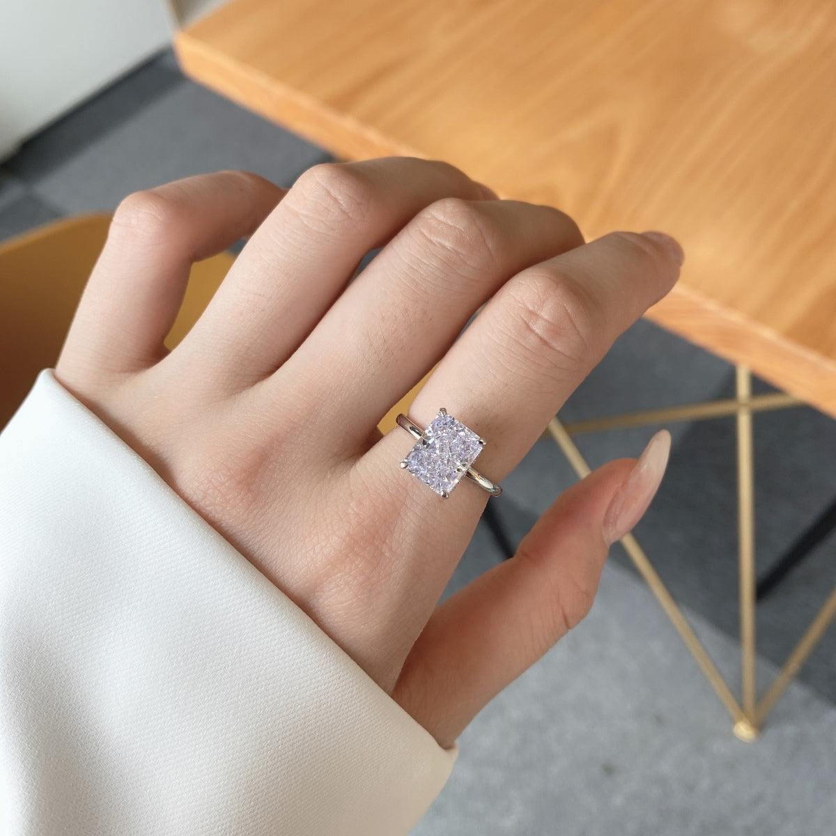 Angela Jewelry]4.0 Carat Ornate Enchanting Radiand Cut Banquet Ring