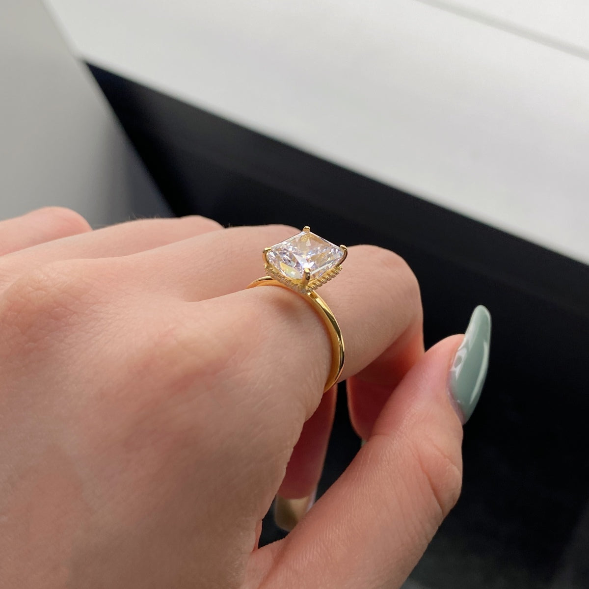 Angela Jewelry]4.0 Carat Ornate Enchanting Radiand Cut Banquet Ring