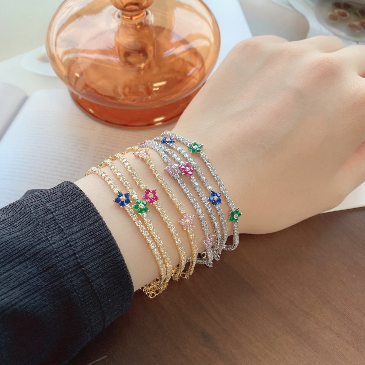 Angela Jewelry]Sparkling Flower Shape Tennis Bracelet