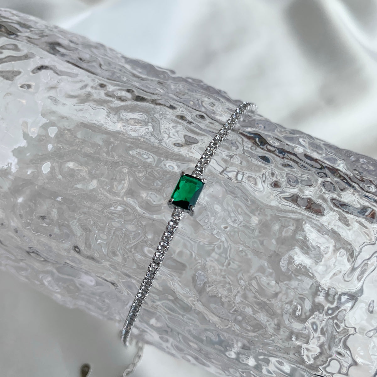 Angela Jewelry]1.0 Carat Unique Emerald Cut Banquet Bracelet