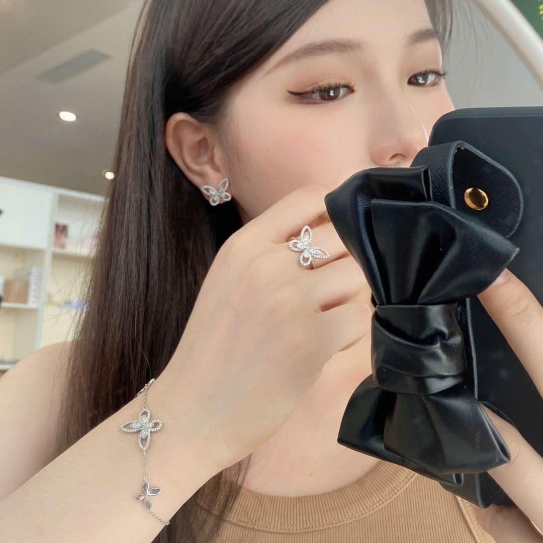 Angela Jewelry]Delicate Butterfly Pendant Bracelet