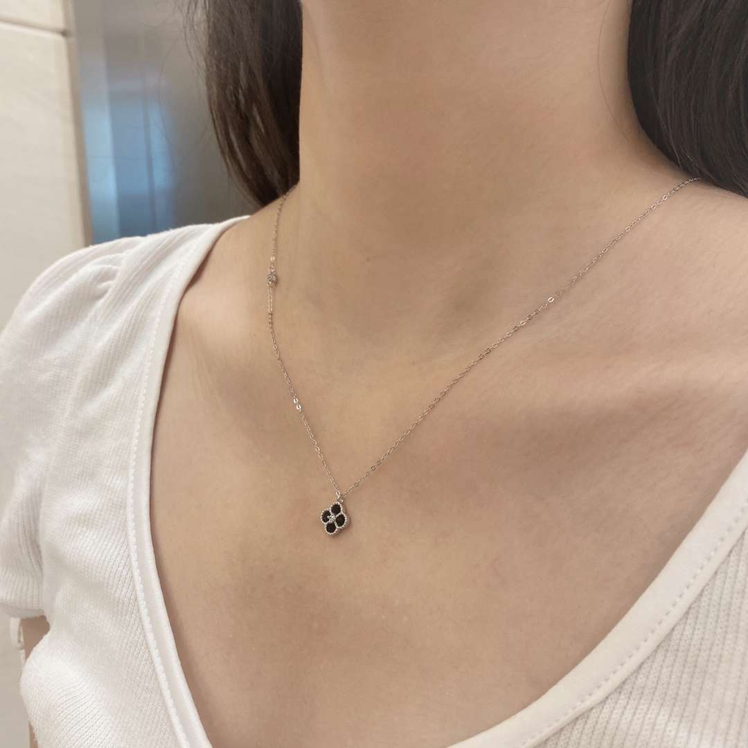 Angela Jewelry]Delicate Flower Shape Necklace