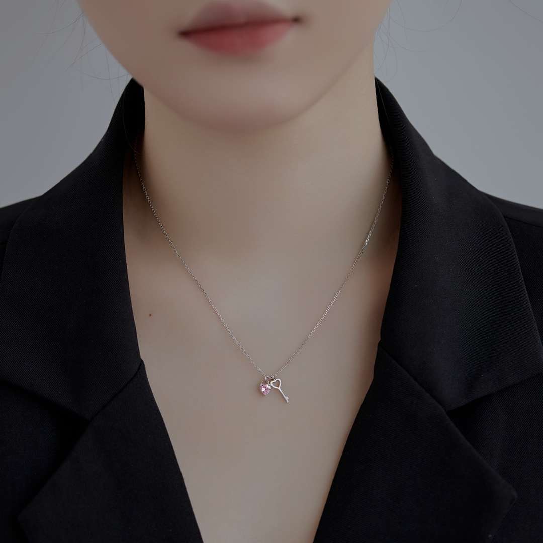 Angela Jewelry]Unique Heart Shape Key Pendent Necklace