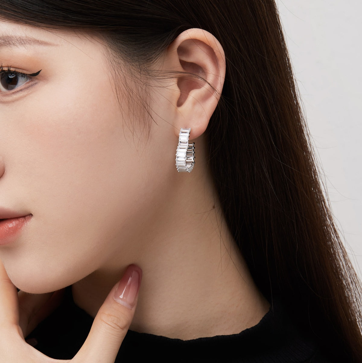 Angela Jewelry]Radiant Heart Cutout Earrings