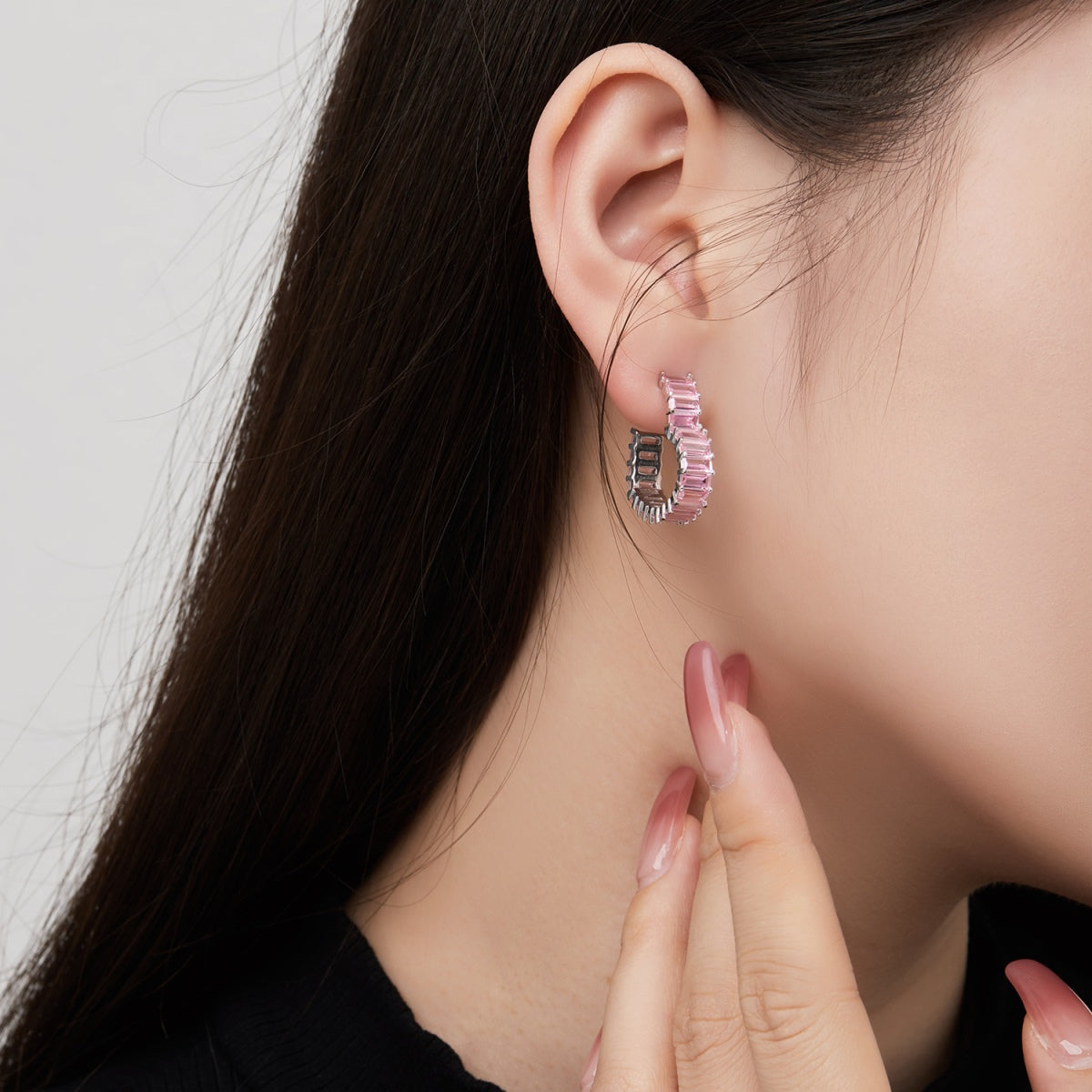 Angela Jewelry]Radiant Heart Cutout Earrings