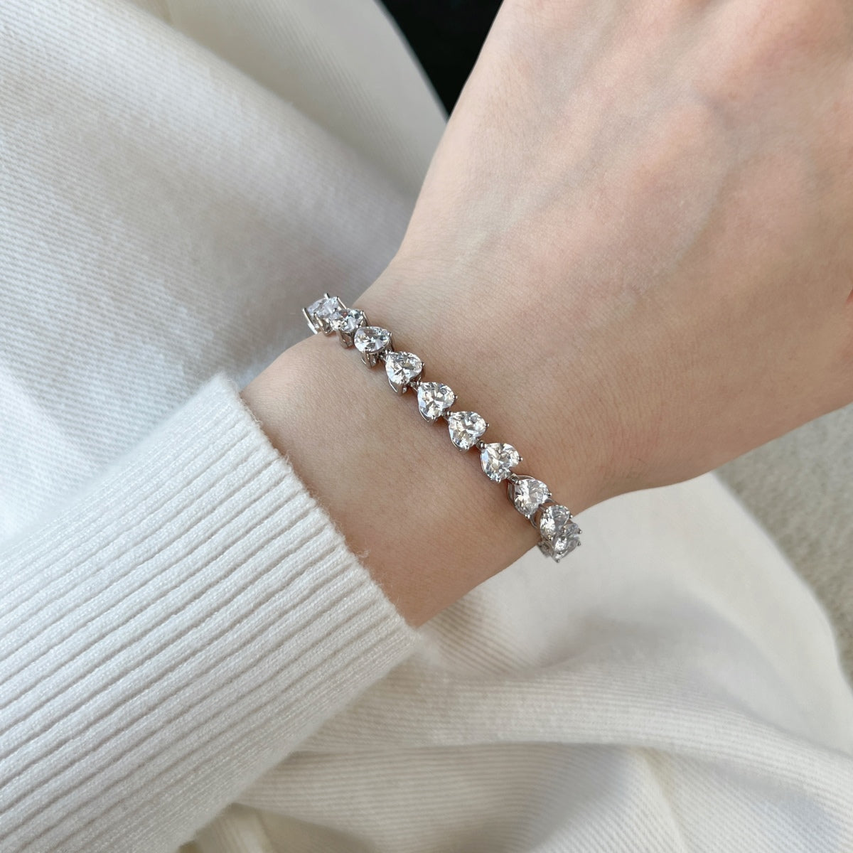 Angela Jewelry]0.75 Carat Elegant Romantic Heart Shape Lover Bracelet