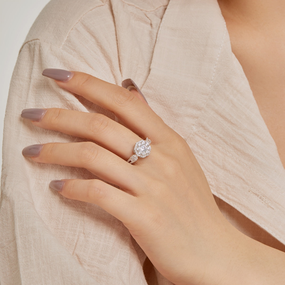 Angela Jewelry]Delicate Colorful Round Cut Flower Shape Wedding Ring