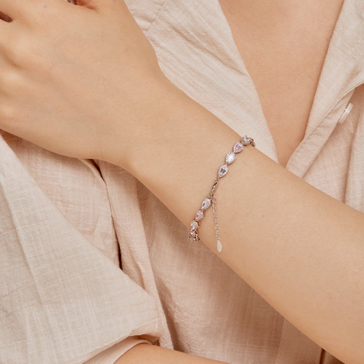 Angela Jewelry]0.25 Carat Radiant Water Drop Shape Daily Bracelet