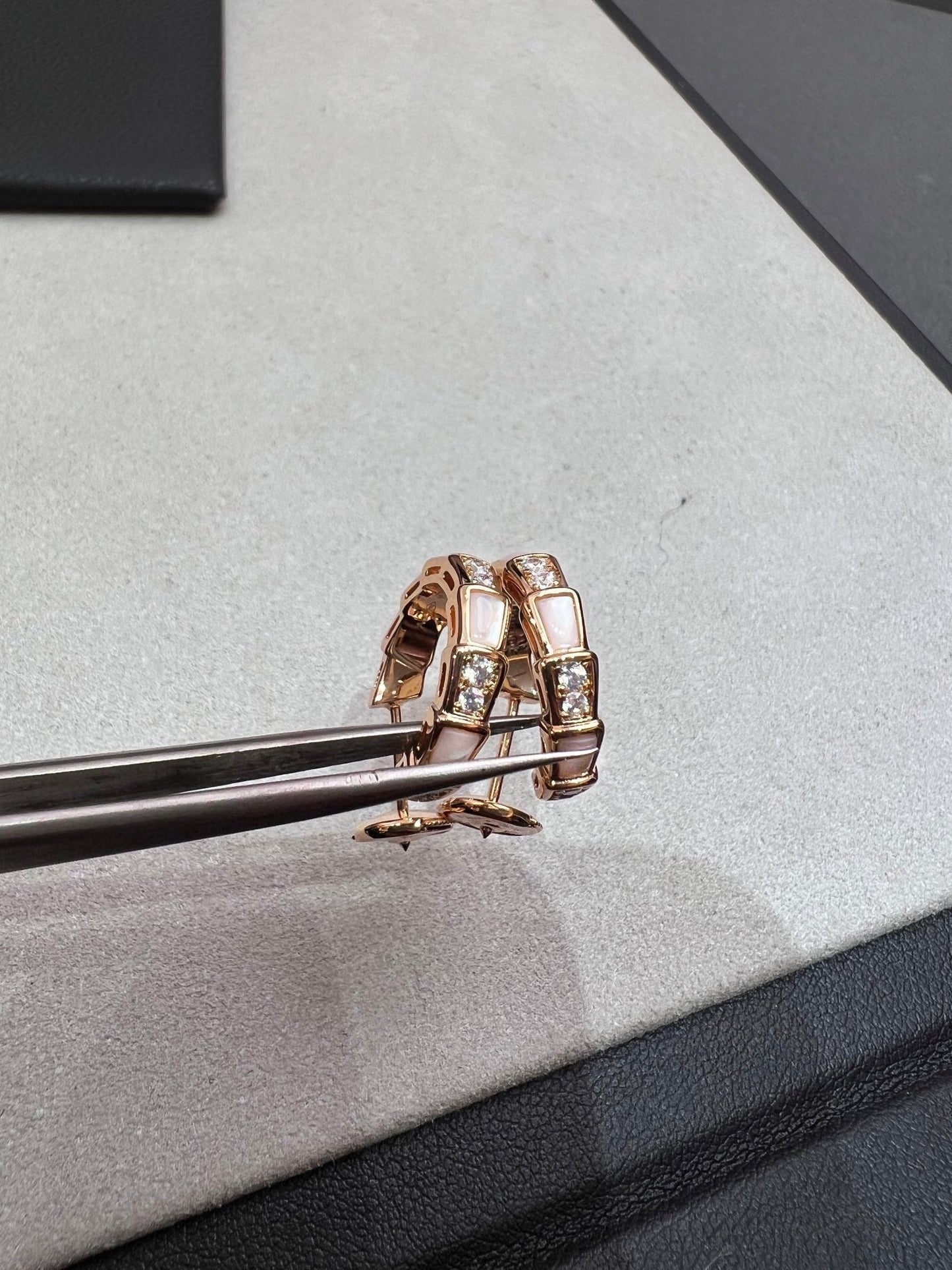 [Angela Jewellery]SERPENTI MOP PINK GOLD EARRINGS