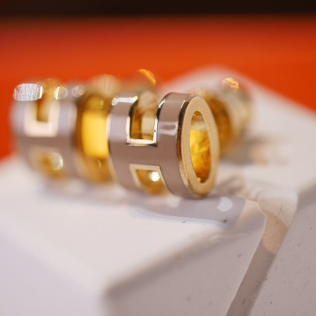 [Angela Jewellery]MINI POP H GOLD EARRINGS GREY