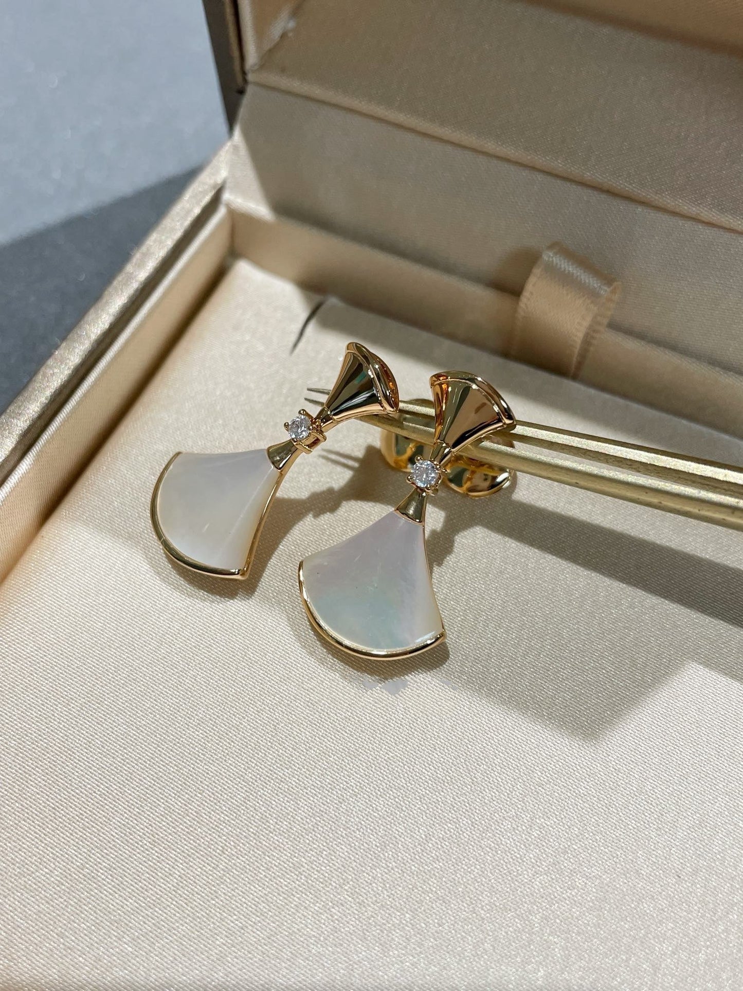 [Angela Jewellery]DREAM MOP 1 DIAMOND EARRINGS