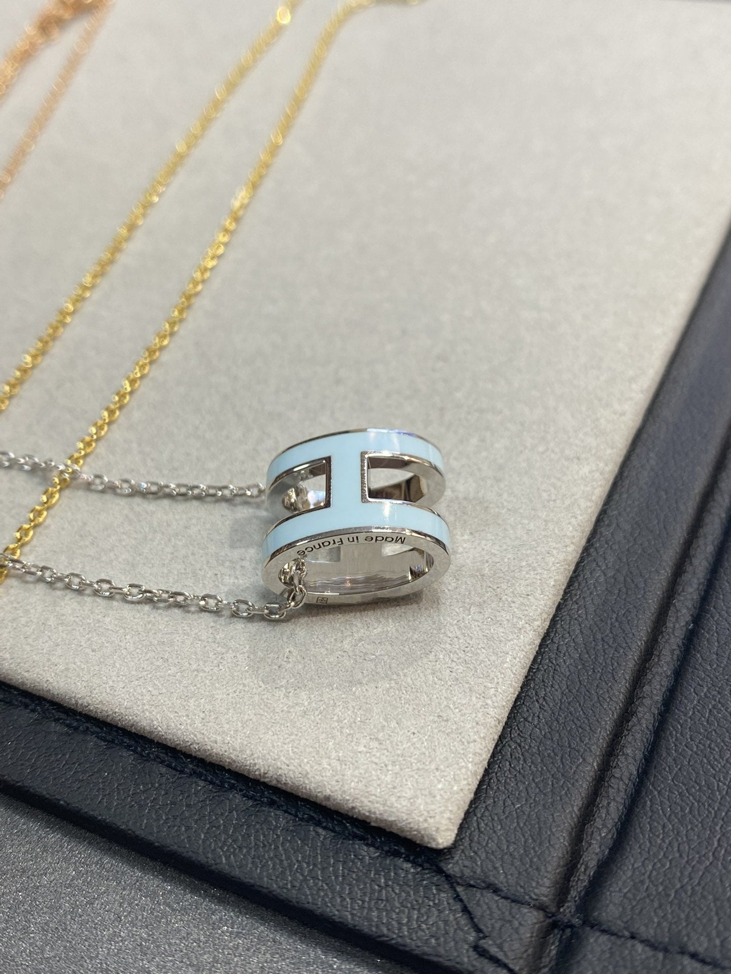 [Angela Jewellery]POP H LIGHT BLUE NECKLACE