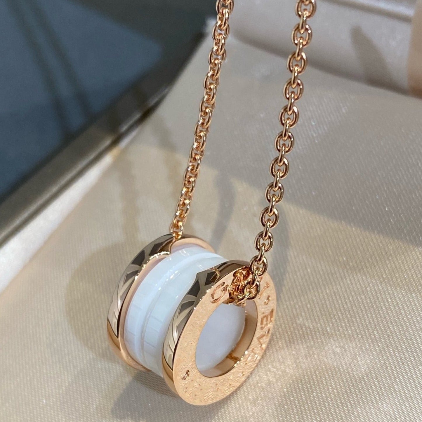 [Angela Jewellery]ZERO 1 WHITE CERAMIC PINK GOLD NECKLACE