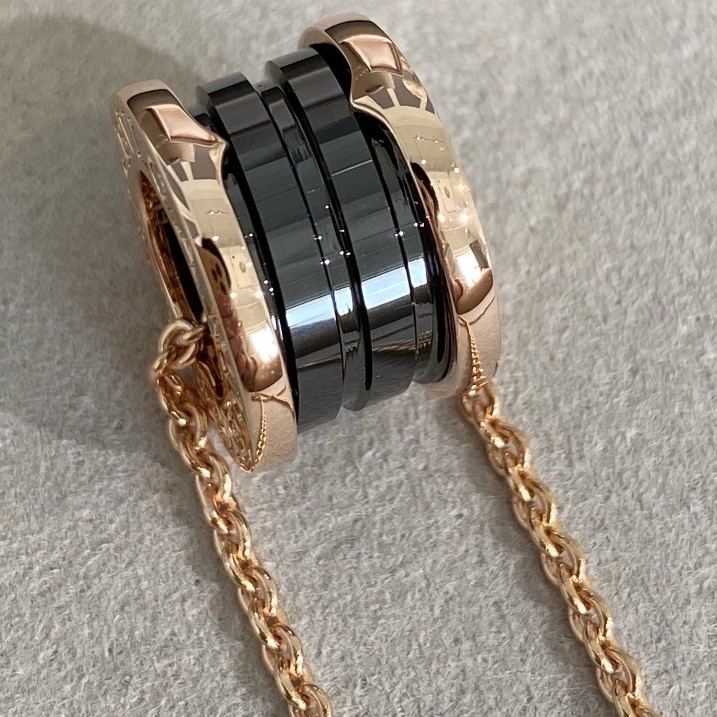 [Angela Jewellery]ZERO 1 BLACK CERAMIC PINK GOLD NECKLACE