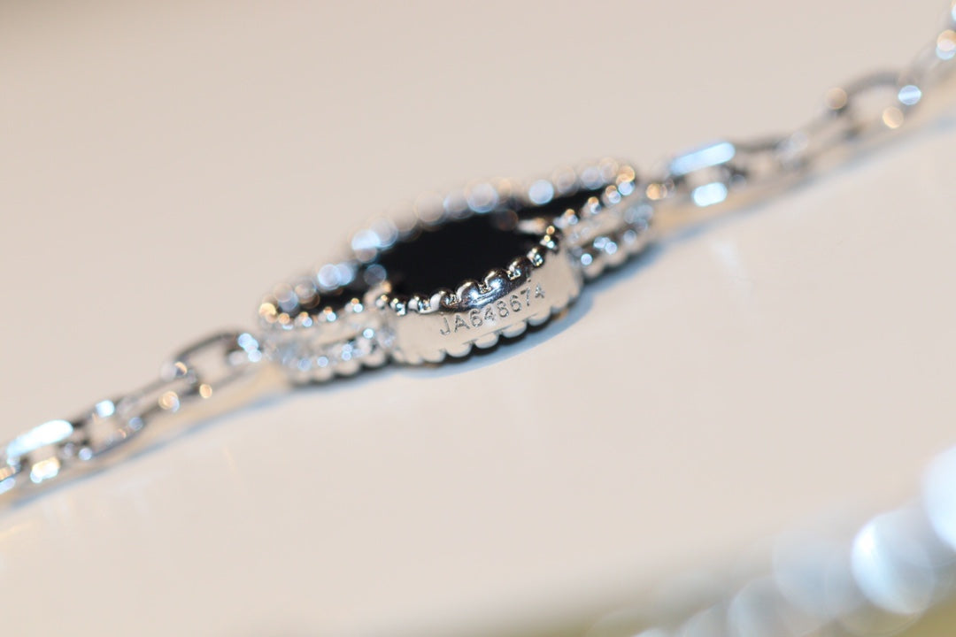 [Angela Jewellery]CLOVER 20 MOTIFS ONYX DIAMOND SILVER