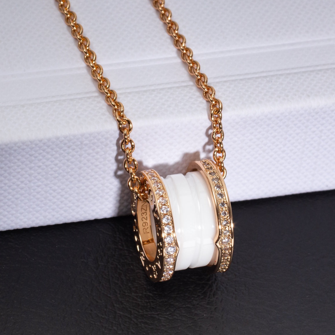 [Angela Jewellery]ZERO 1 WHITE CERAMIC PINK GOLD DIAMOND NECKLACE