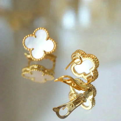 [Angela Jewellery]CLOVER MEDIUM 1 MOTIFS  WHITE MOP STUD EARRINGS