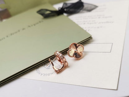 [Angela Jewellery]CLOVER MEDIUM STUD EARRINGS
