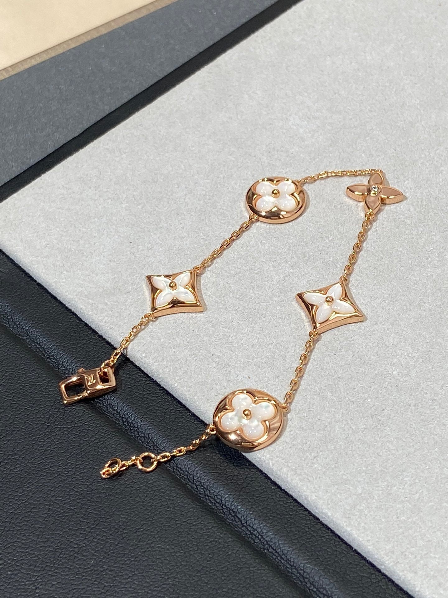 [Angela Jewellery]STAR AND SUN 5 MOTIF MOP PINK GOLD BRACELET