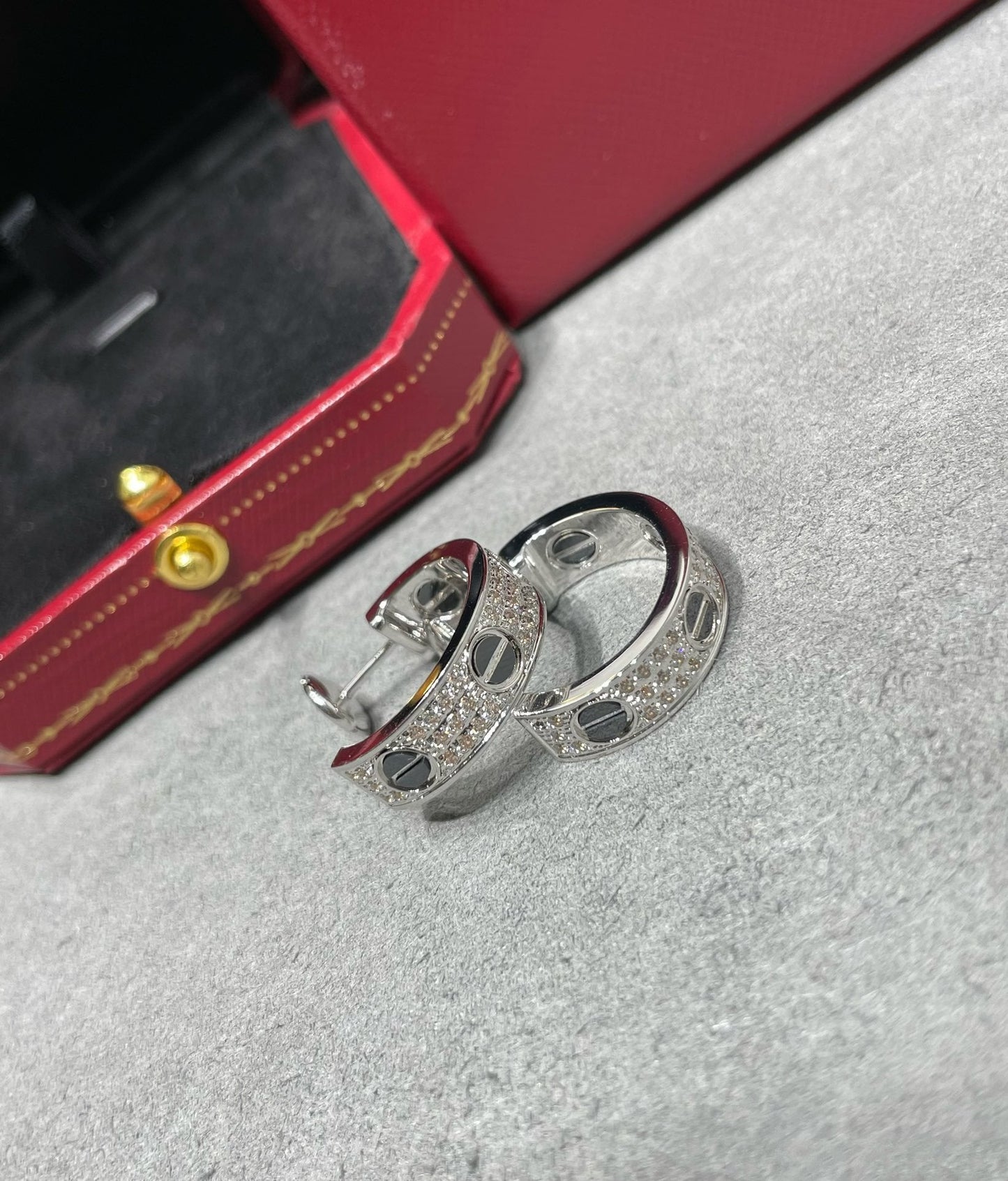 [Angela Jewellery]LOVE CERAMIC DIAMOND PAVED SILVER EARRINGS