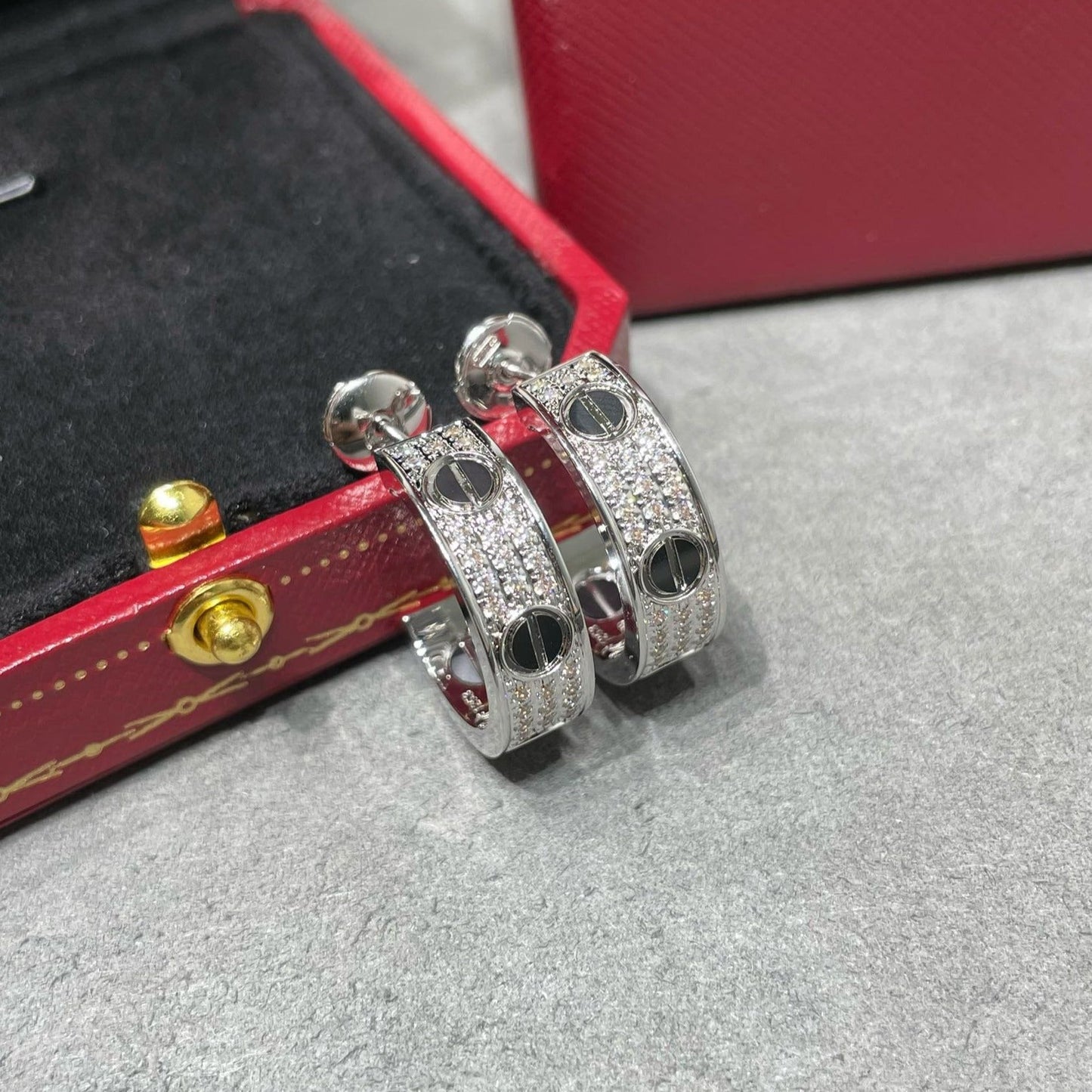 [Angela Jewellery]LOVE CERAMIC DIAMOND PAVED SILVER EARRINGS
