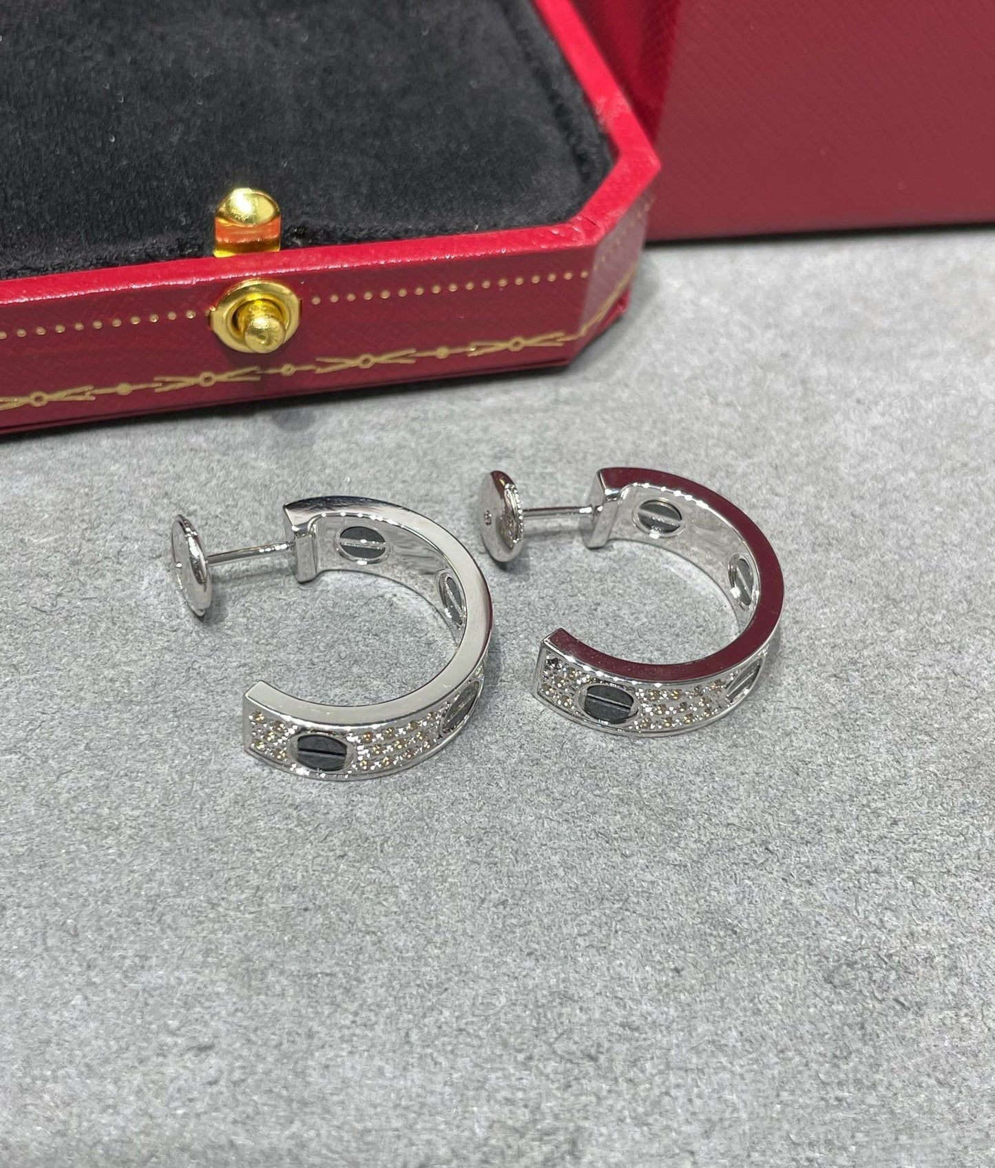 [Angela Jewellery]LOVE CERAMIC DIAMOND PAVED SILVER EARRINGS
