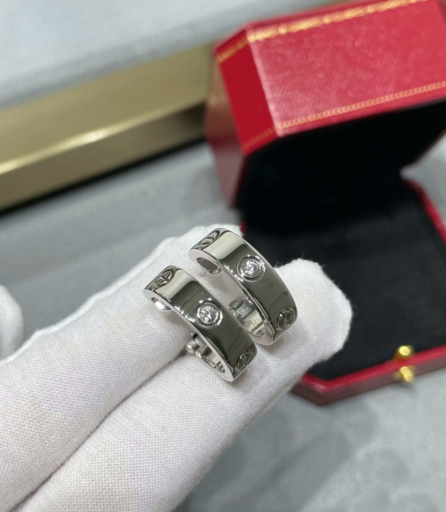 [Angela Jewellery]LOVE 5.5MM 1 DIAMOND EARRINGS