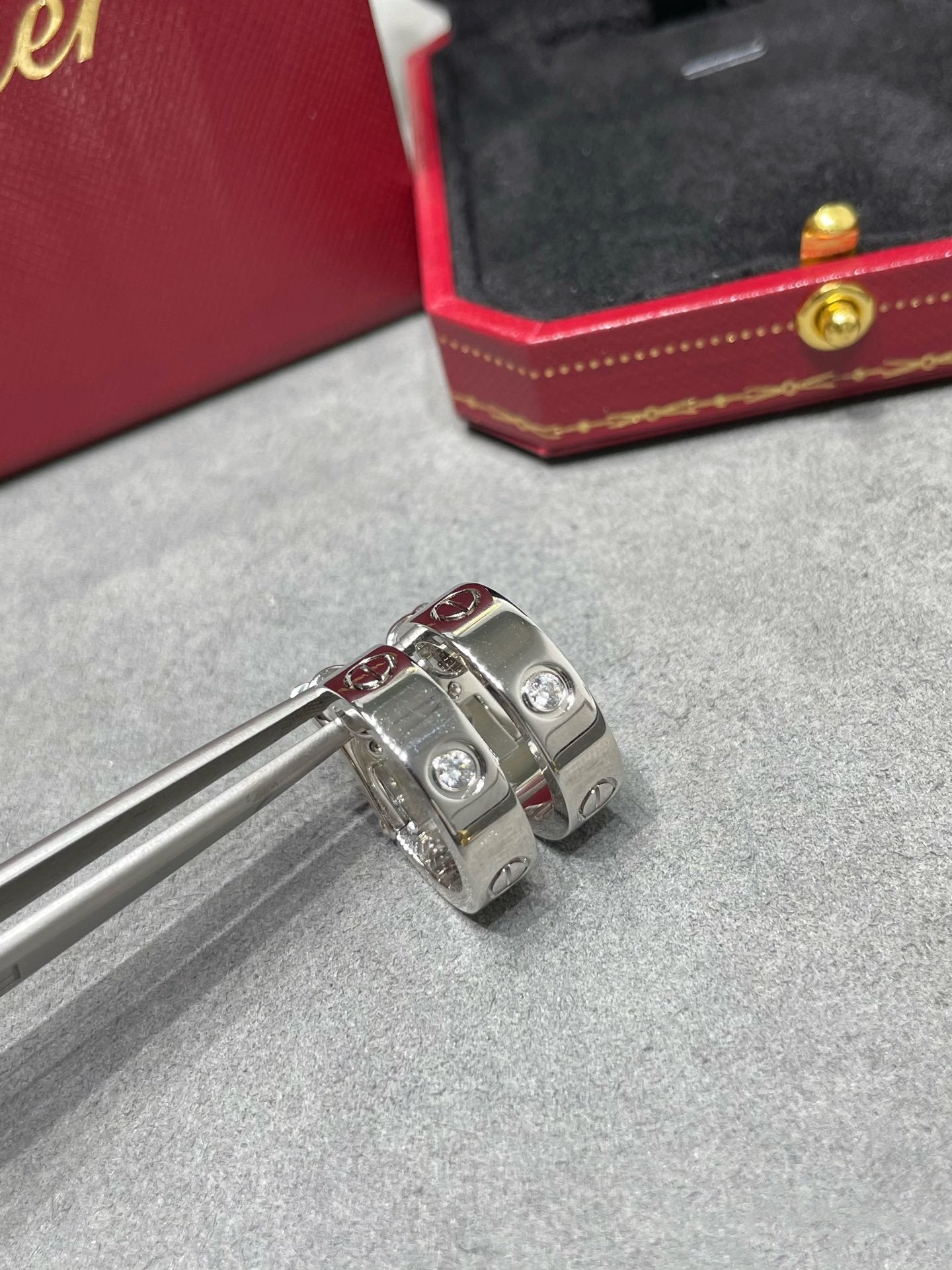 [Angela Jewellery]LOVE 5.5MM 1 DIAMOND EARRINGS