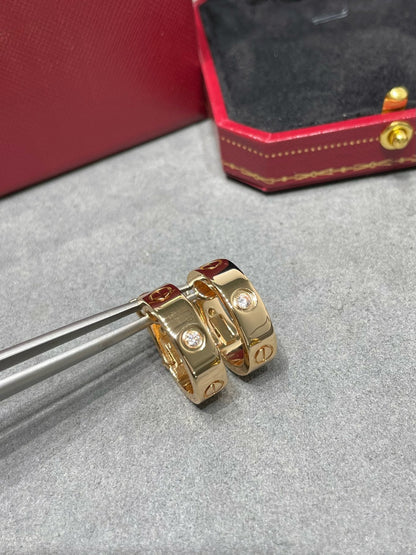 [Angela Jewellery]LOVE 5.5MM 1 DIAMOND EARRINGS