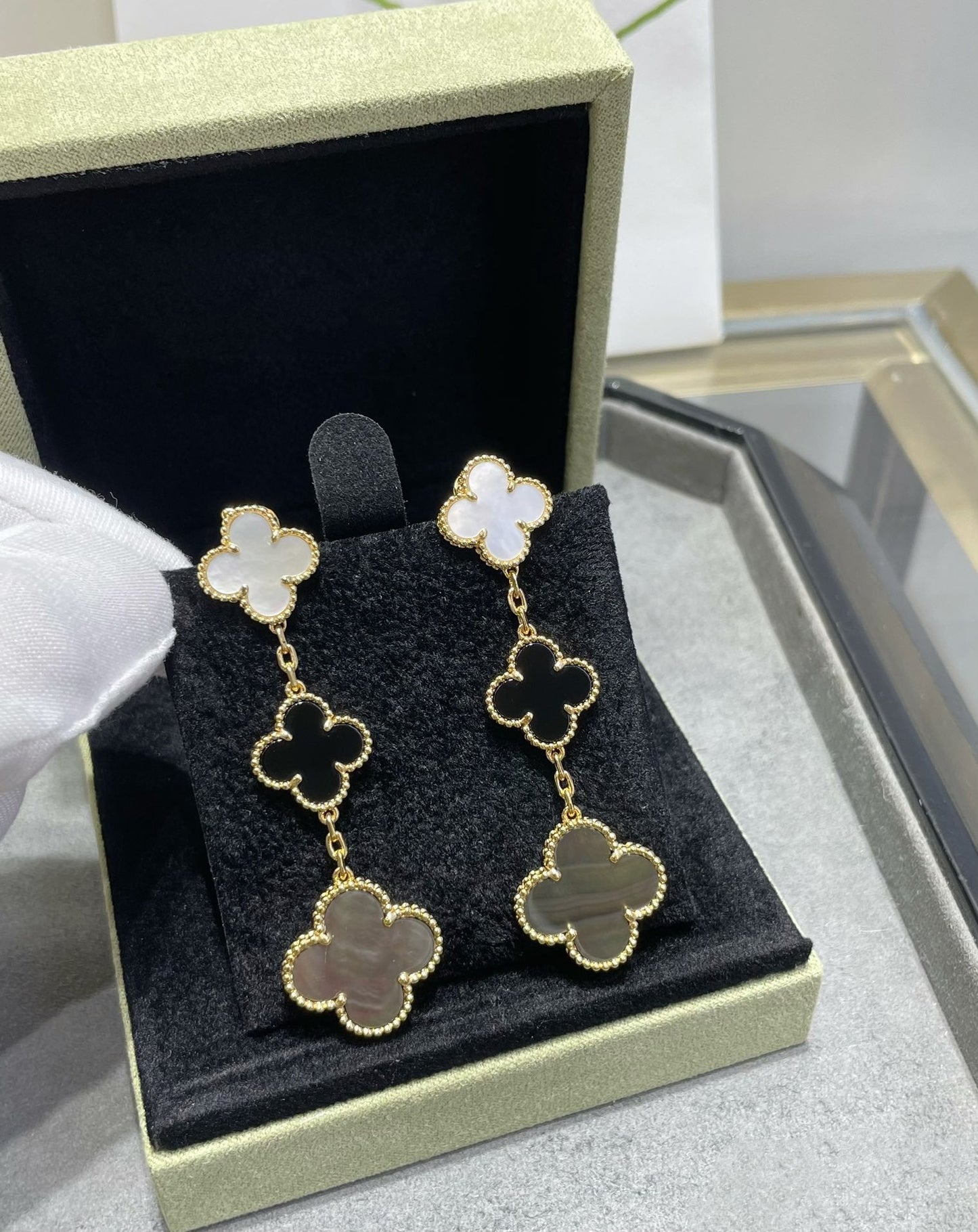 [Angela Jewellery]CLOVER 3 MOTIF MOP ONYX DARK MOP PINK GOLD EARRINGS