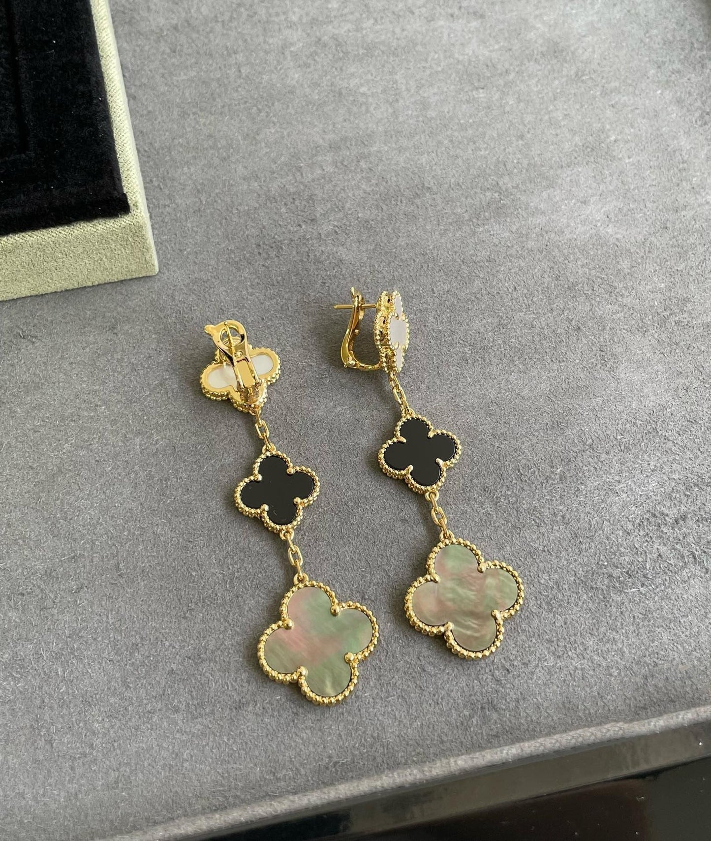 [Angela Jewellery]CLOVER 3 MOTIF MOP ONYX DARK MOP PINK GOLD EARRINGS