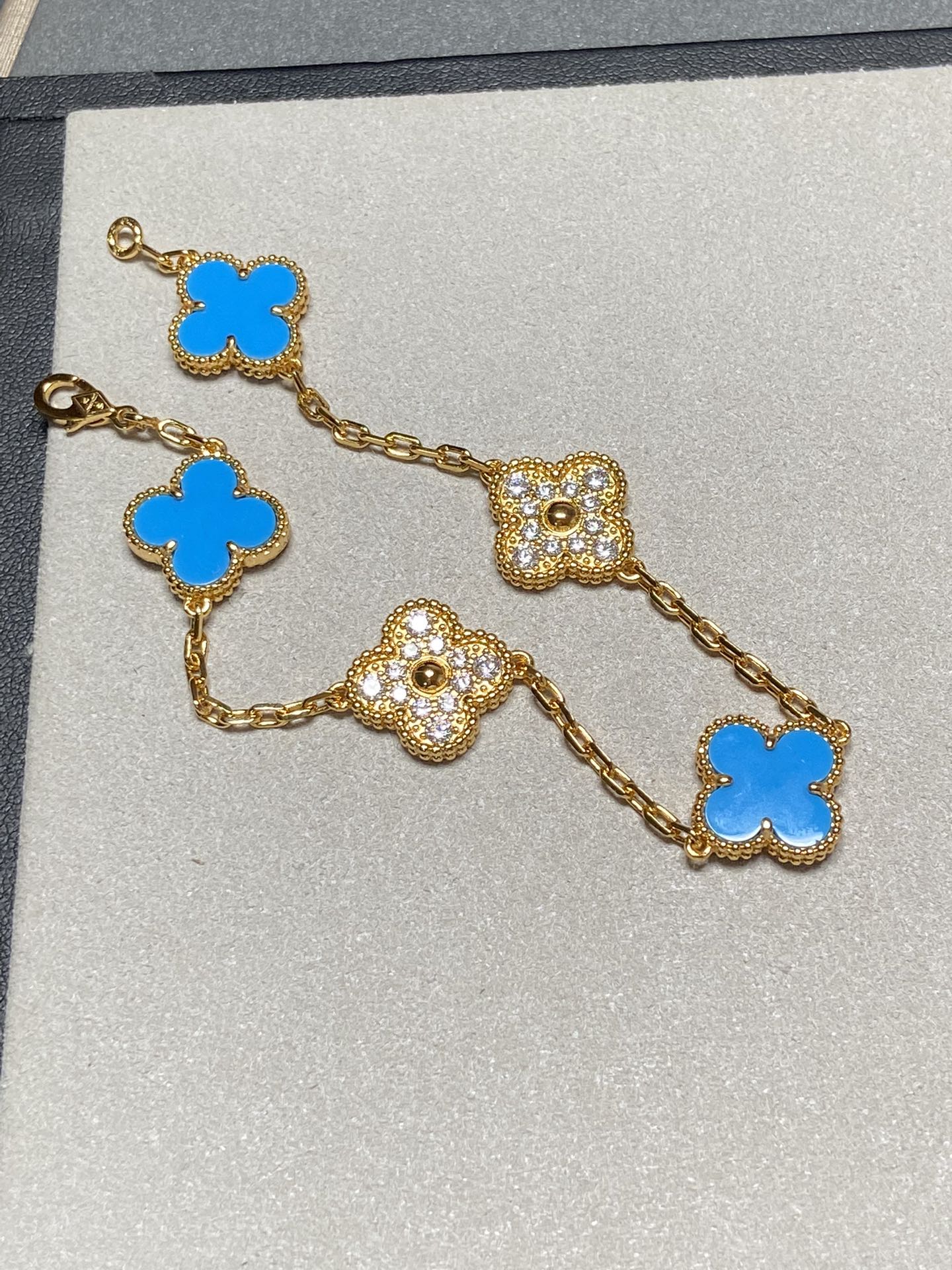[Angela Jewellery]CLOVER 5 MOTIF BLUE CHALCEDONY DIAMOND GOLD BRACELET