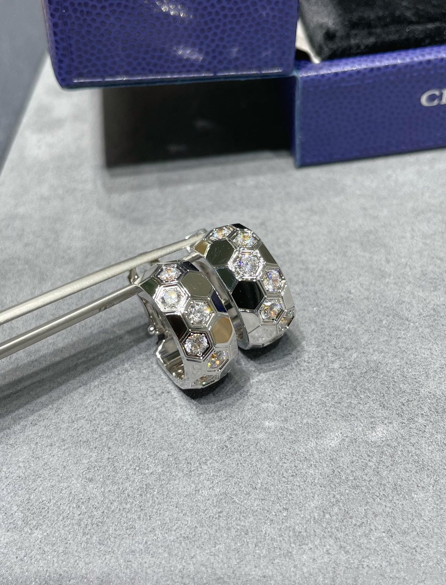 [Angela Jewellery]BEE LOVE DIAMOND HOOP EARRINGS