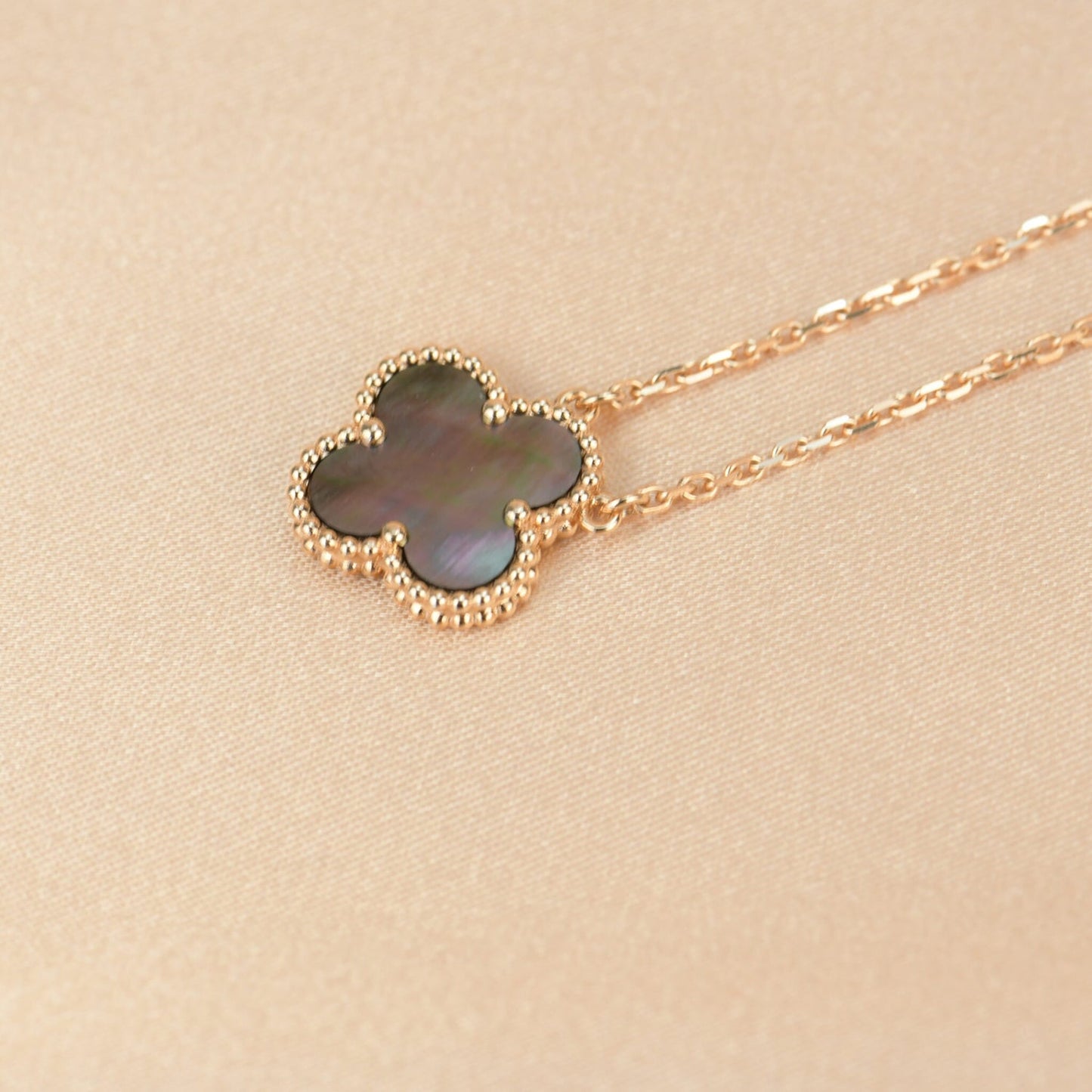 [Angela Jewellery]CLOVER 15MM  GRAY MOTHER OF PEARL NECKLACE
