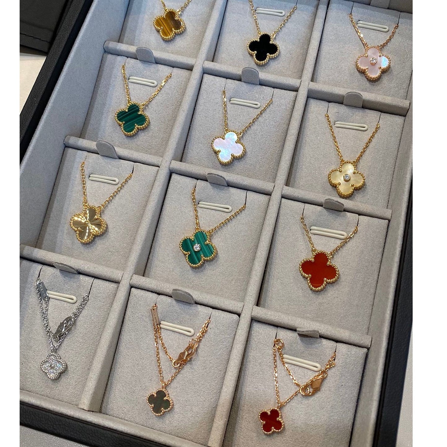 [Angela Jewellery]CLOVER 15MM BLACK ONYX SINGLE FLOWER NECKLACE