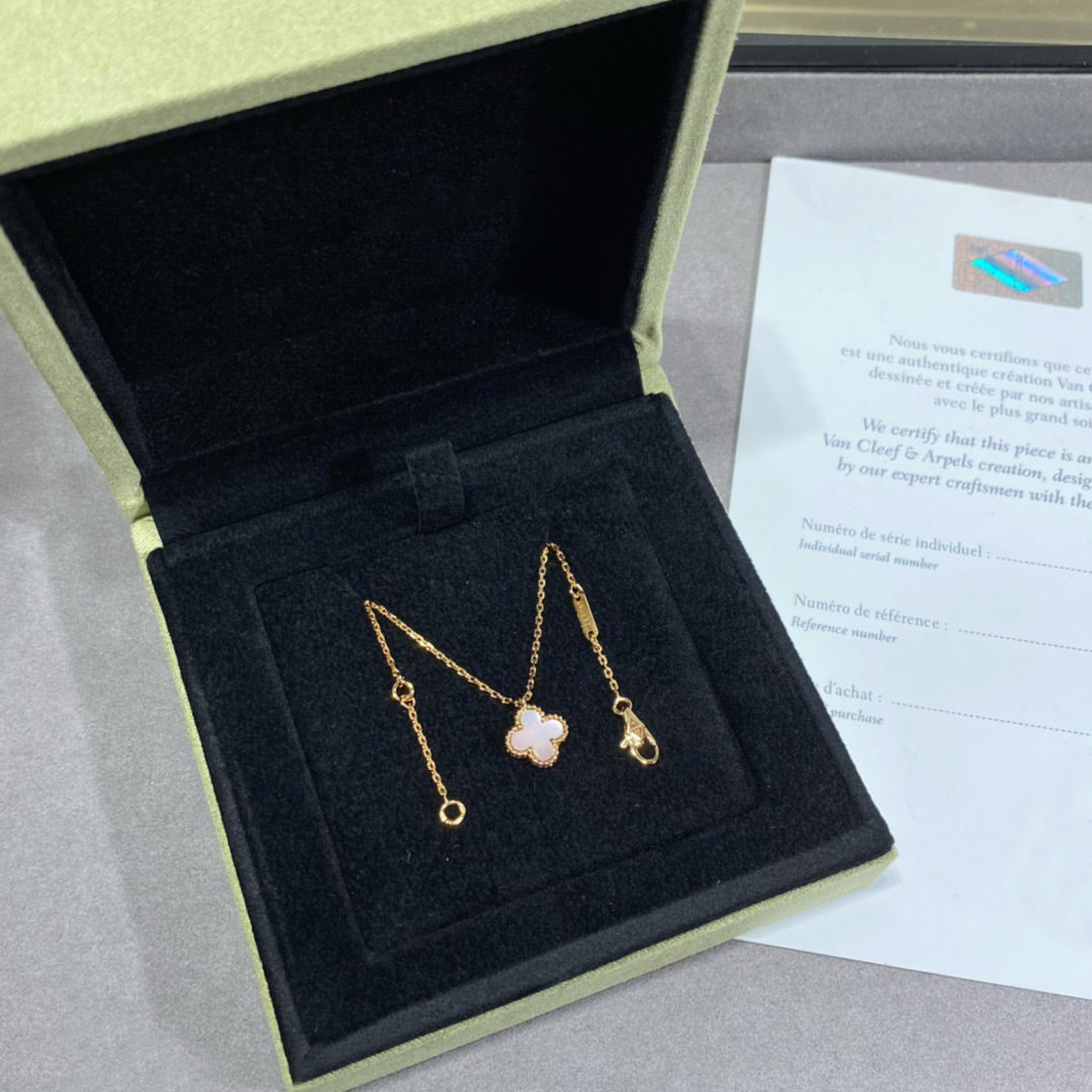 [Angela Jewellery]CLOVER 15MM PINK MOTHER-OF-PEARL SINGLE FLOWER NECKLACE