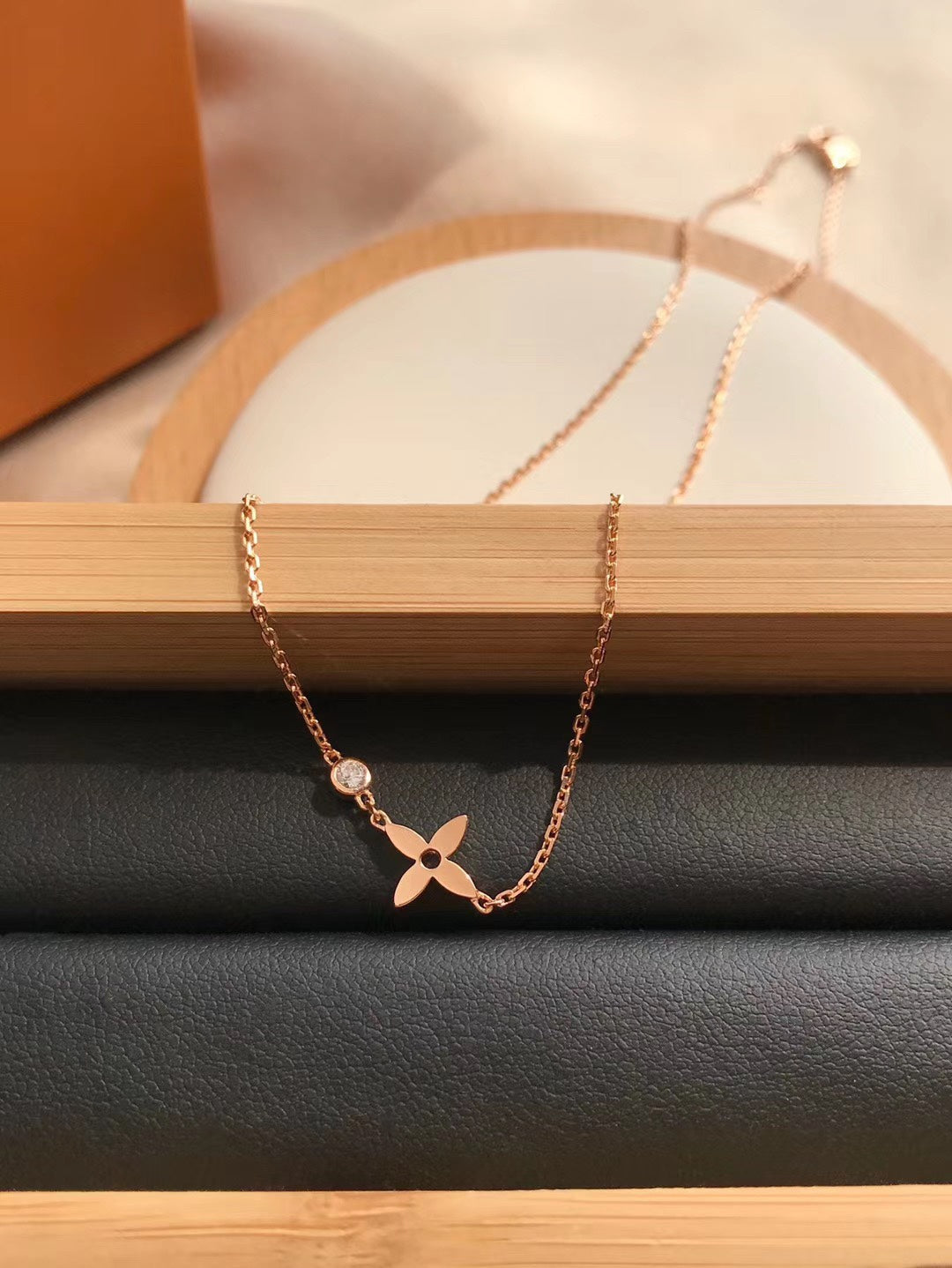 [Angela Jewellery]BLOSSOM PENDANT PINK GOLD AND DIAMOND