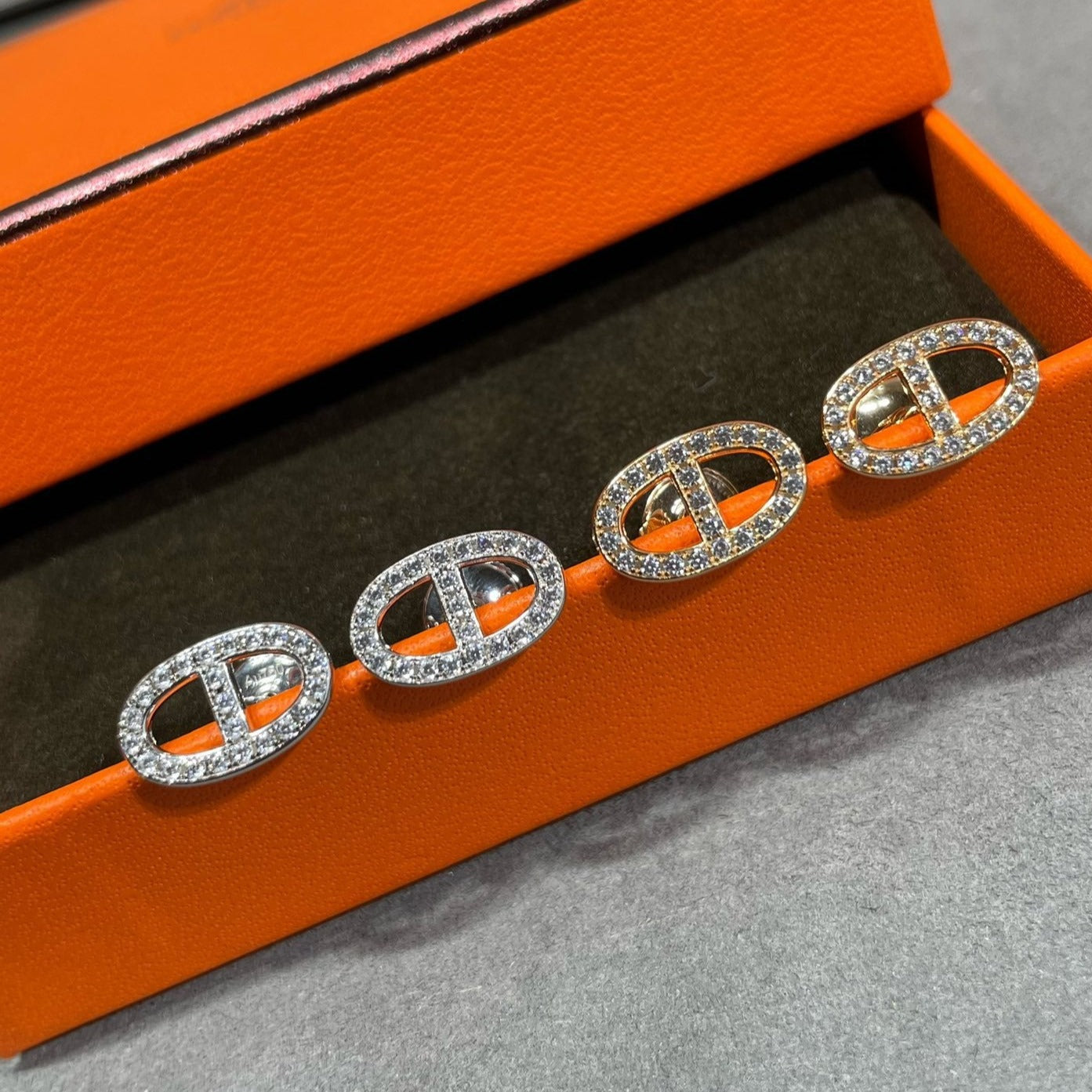 [Angela Jewellery]HM FULL DIAMOND PIG NOSE STUD EARRINGS