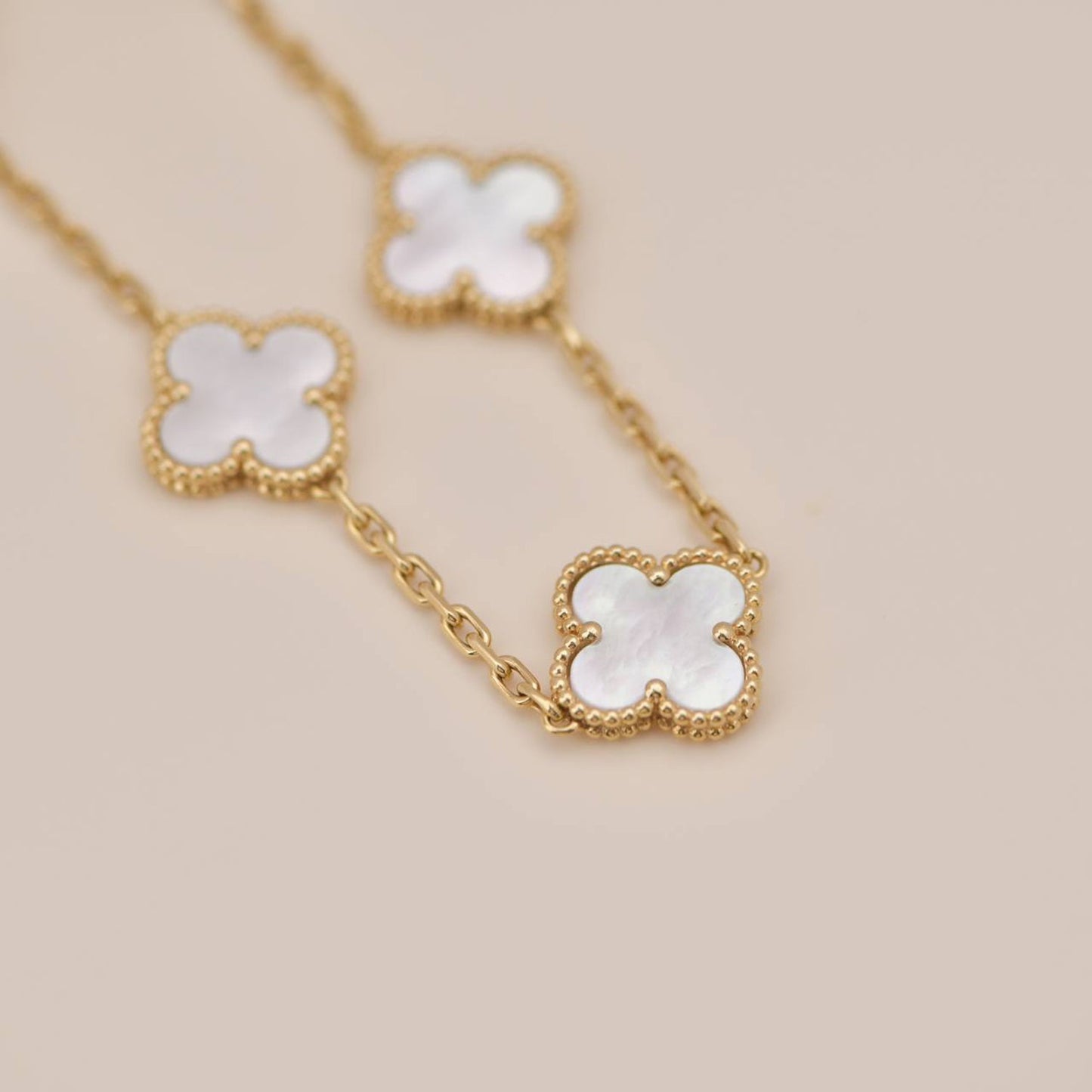 [Angela Jewellery]CLOVER  5 MOTIF WHITE MOP BRACELET