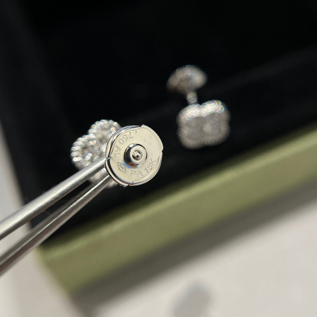 [Angela Jewellery]CLOVER MINI DIAMOND STUD EARRINGS
