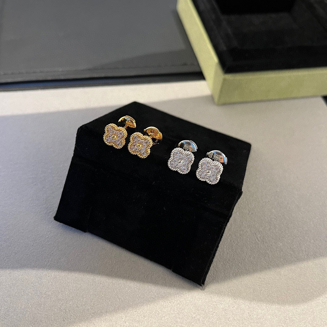 [Angela Jewellery]CLOVER MINI DIAMOND STUD EARRINGS